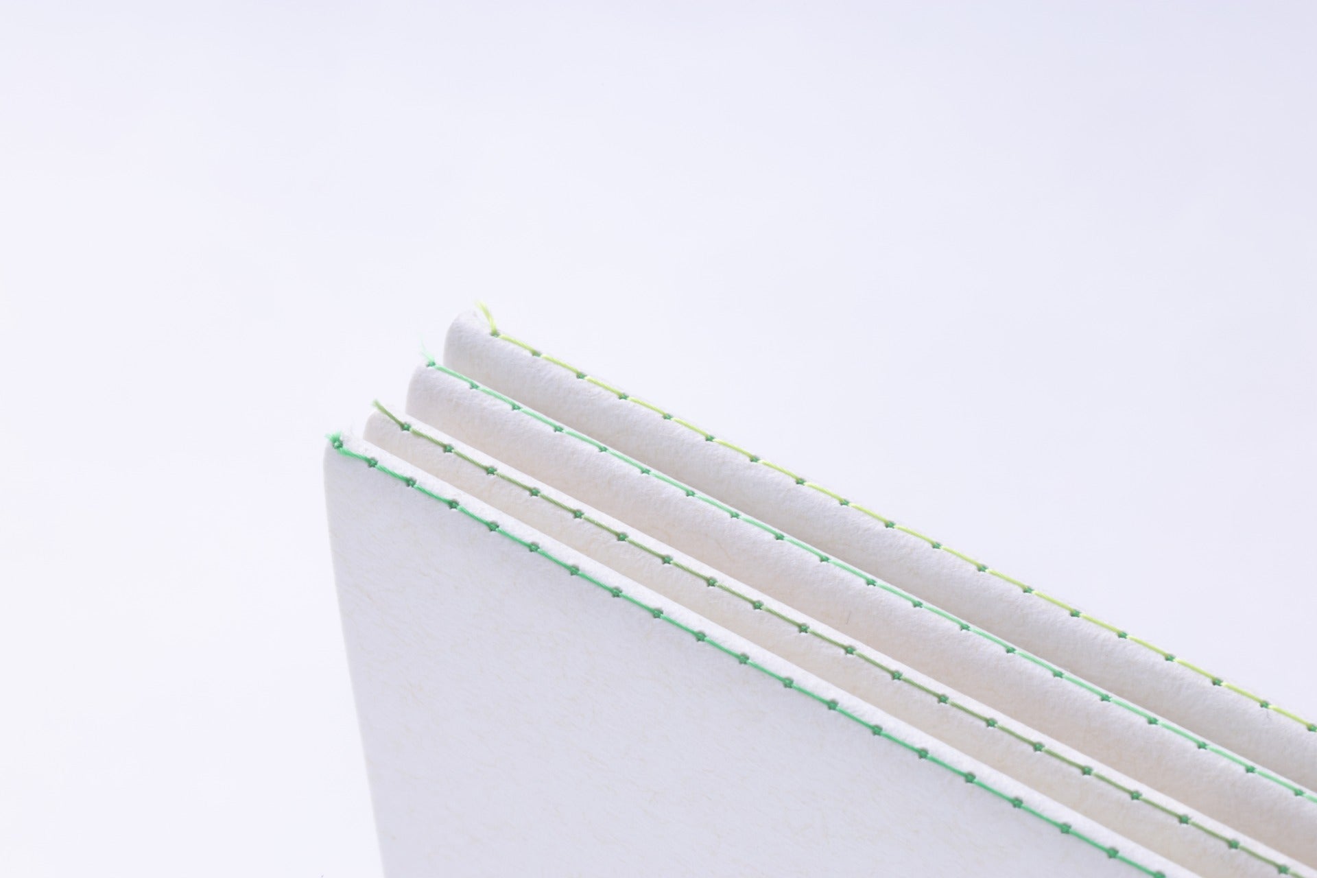 4つの糸でおりこんだノート